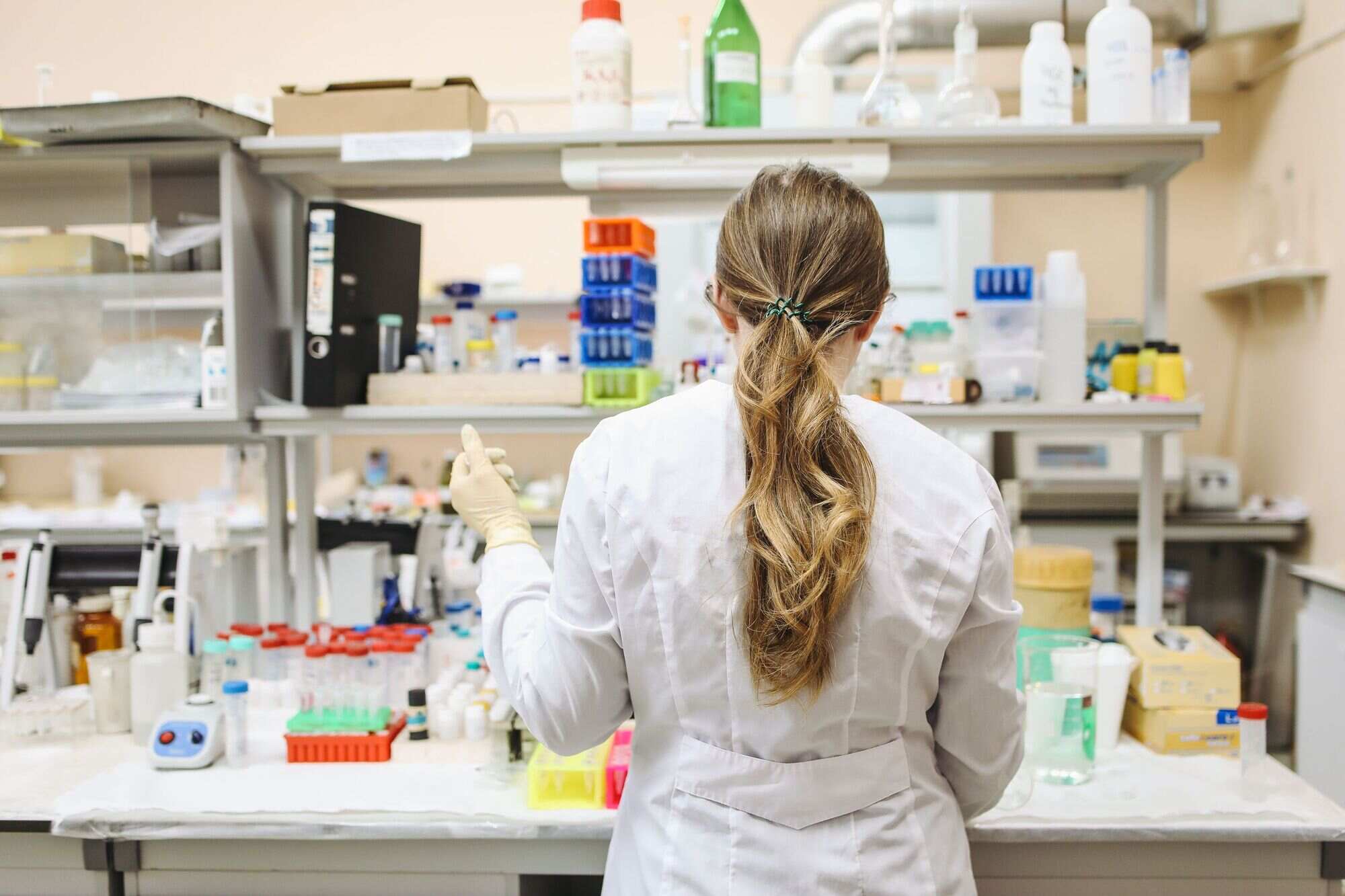 Carrera Técnica de Farmacia en Educación total